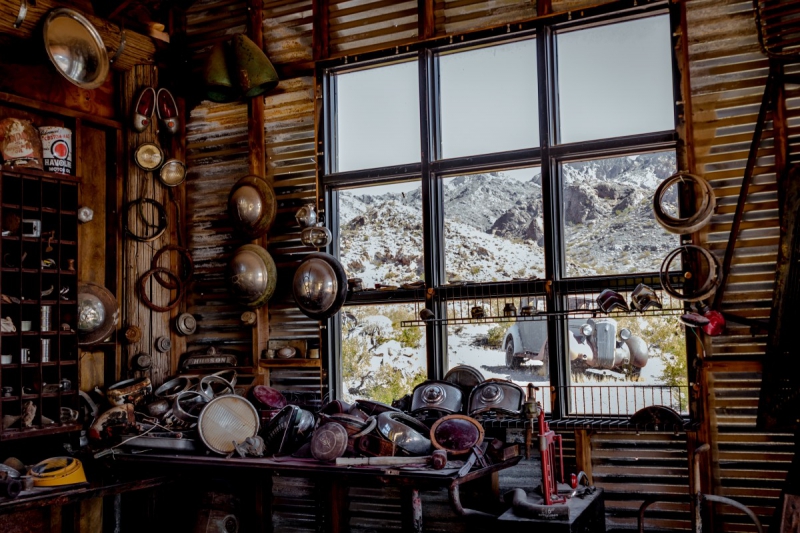 cordonnerie-BAUDINARD SUR VERDON-min_shop_window_part_junk_abandoned-138873